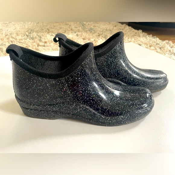 Capelli Rain shoe/boots Slip Ons Size 9 women’s Black With Glitter - Picture 1 of 12